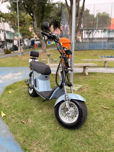 Scooter elétrica pronta após manutenção